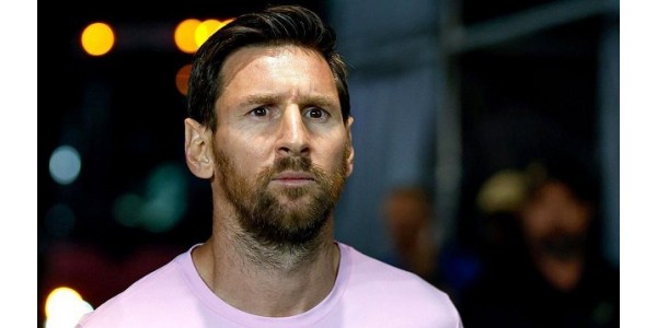 Kaksi mahtavaa pelaajaa eri uutisissa tässä kuussa